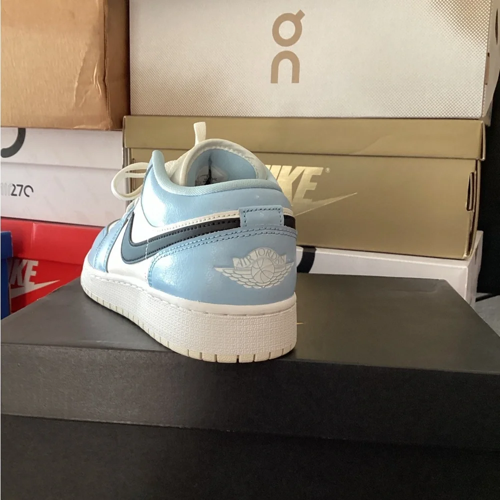 Air Jordan 1 Low UNC Blue White Black Size 8 women or 6.5 Youth New w/ Box - Picture 4 of 7